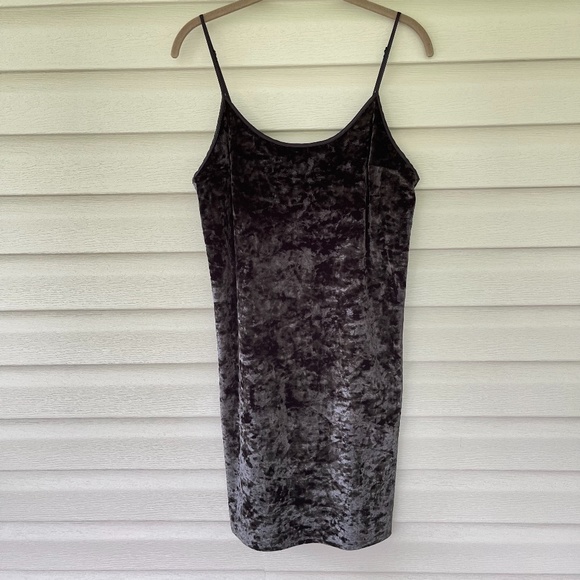 Victoria's Secret Black Thin Strap Crushed Velvet Slip Dress Size M/L - Picture 2 of 7